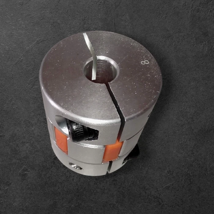 Parkljasta spojka D30L35 za pogonski sklop ID 8mm OD 10mm, parkljasta spojka, D30L35, pogonski sklop, ID 8mm, OD 10mm, gumirano jedro, blaženje momenta, CNC izdelava, industrijska uporaba